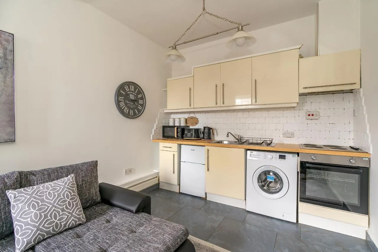 Charming 1 Bedroom Apartment - 에든버러 0*,  영국